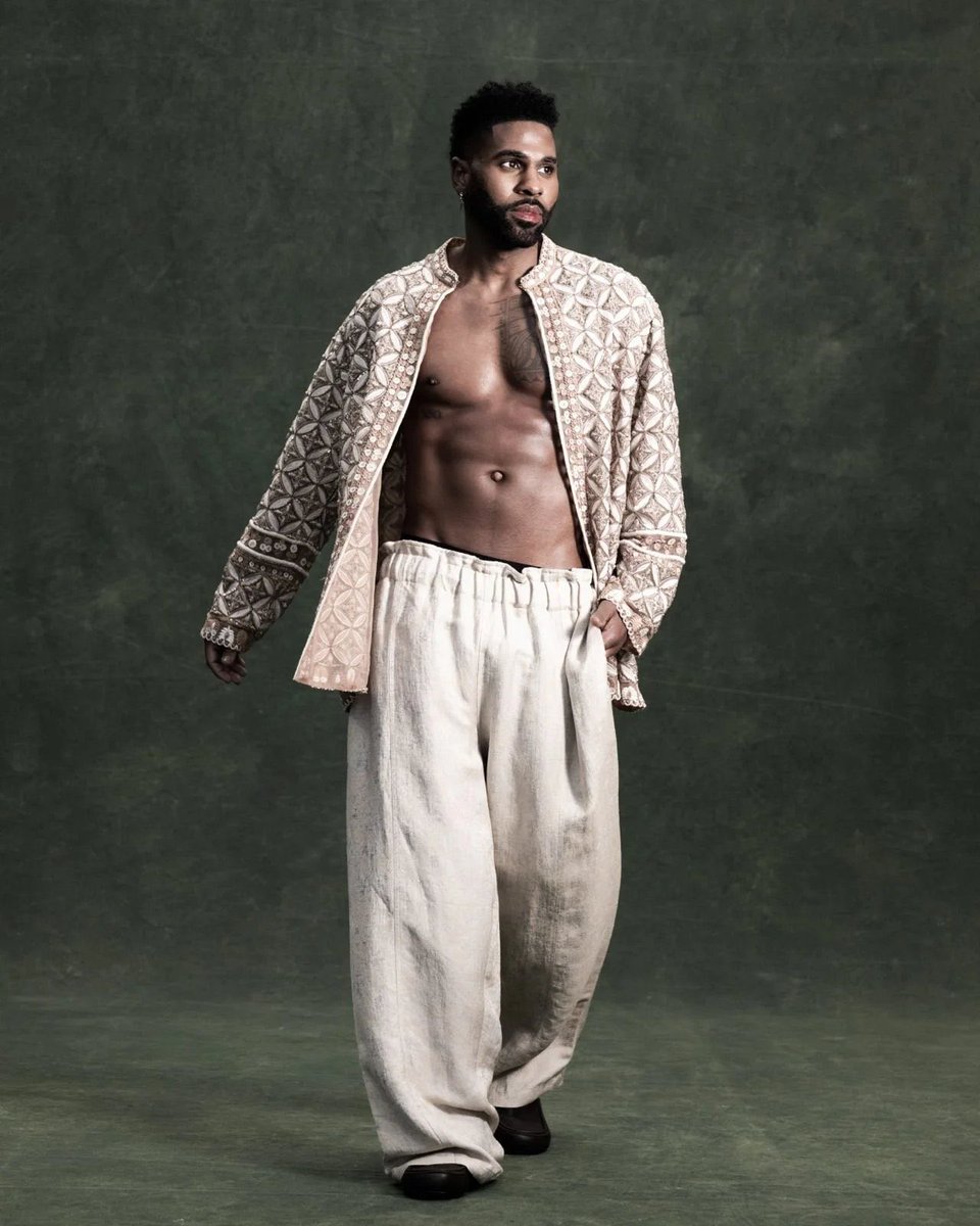 SinnamonSCouture tweet media