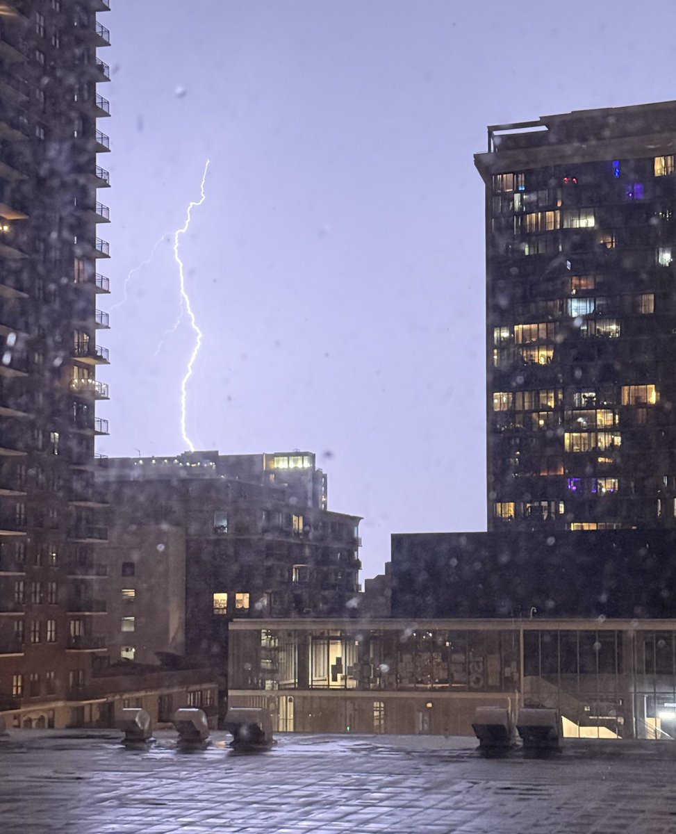 Justin B tweet media