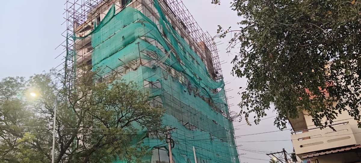 Updatestrichy2's tweet image. Construction 🏗️ 🚧 Update of -2B+G+7 Floors with Roof Top Pool 🏊‍♀️ 4 ⭐️ 🏨 By Trichy based RE Firm Oxina Group (Their second Hotel in the city) 🎯 opening by July/Aug 26 

Project Architect by Shanmugam Associates 👏👇 #Trichy #Hospitality 

Pic 3 🏨 Oxina Lygon 3 ⭐️