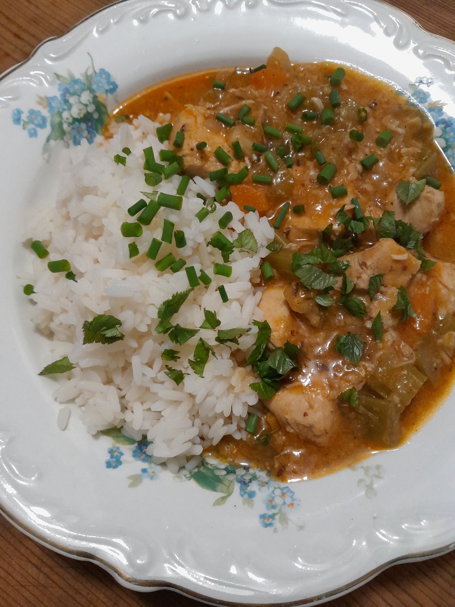 Vypadá to jako něco od pejska s kočičkou, taky to takový je (mj. je v tom citron, hořčice nebo ovesný vločky), ale bylo to moooc dobrý a vlastně i zdravý.☺️