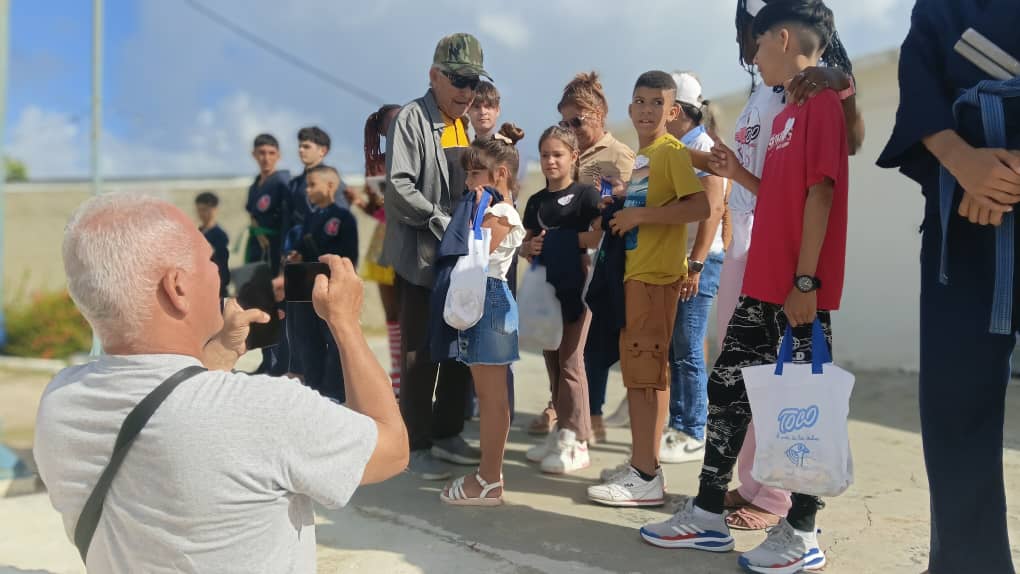 Nuestra empresa ha logrado de manera constante apoyar y estar presente en la vida de aquellos que màs lo necesitan , una representación de trabajadores  participaron  en un encuentro convocado por el INDER Municipal a los niños onco pediàtricos del territorio y sus familiares.