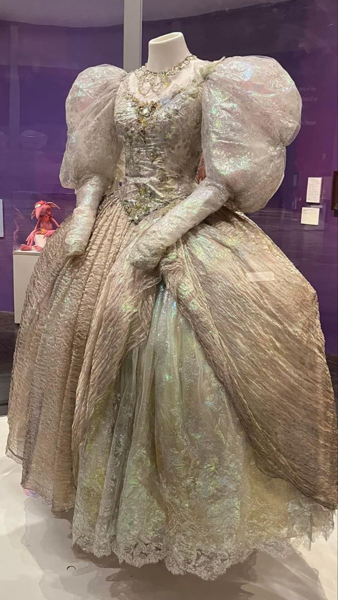 222universalizz's tweet photo. When I was younger I was obsessed with this outfit (and still am) https://t.co/IPuP4DbFg8
