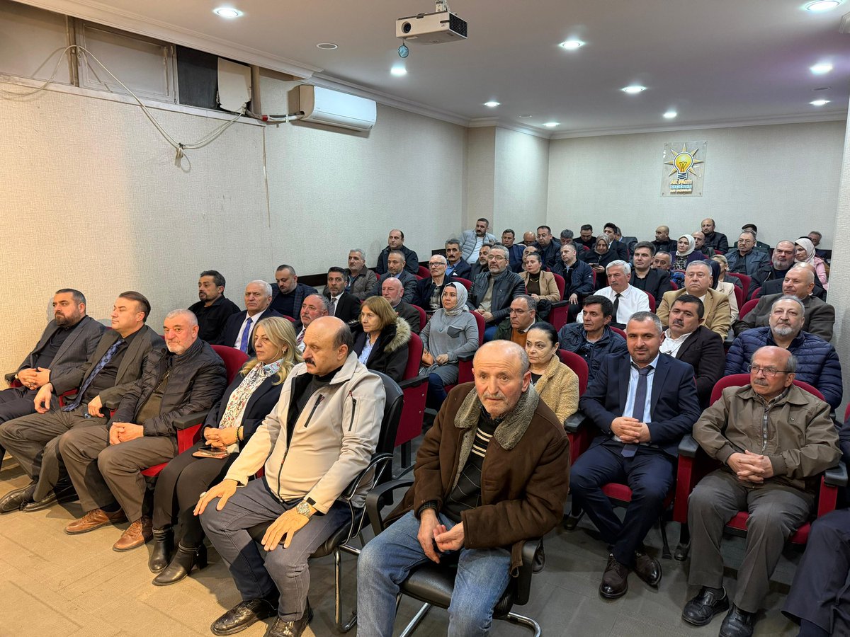 AkKeciorenResmi's tweet photo. Haftalık Olağan Yönetim Kurulu toplantımızı ve Mahalle Başkanları toplantımızı İlçe Siyasi ve Hukuki İşler Başkanımız Sayın İsmail Özel'in başkanlığında İl Yönetim Kurulu Üyemiz Fatma Köse'nin katılımlarıyla gerçekleştirdik.

@RTErdogan 
@hakanhanozcan 
@erhansarigol
@06fatmakose
@AkpartiAnkara 
@omerfarukislam
@akkadinkeciorn
@AkgencKecioren