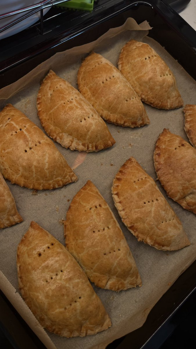 reee reee✨ tweet media