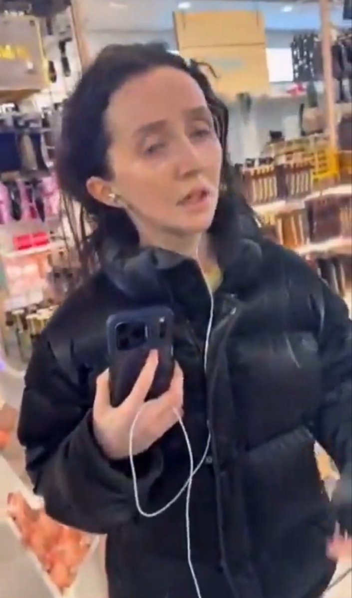 ❤️👽 tweet media