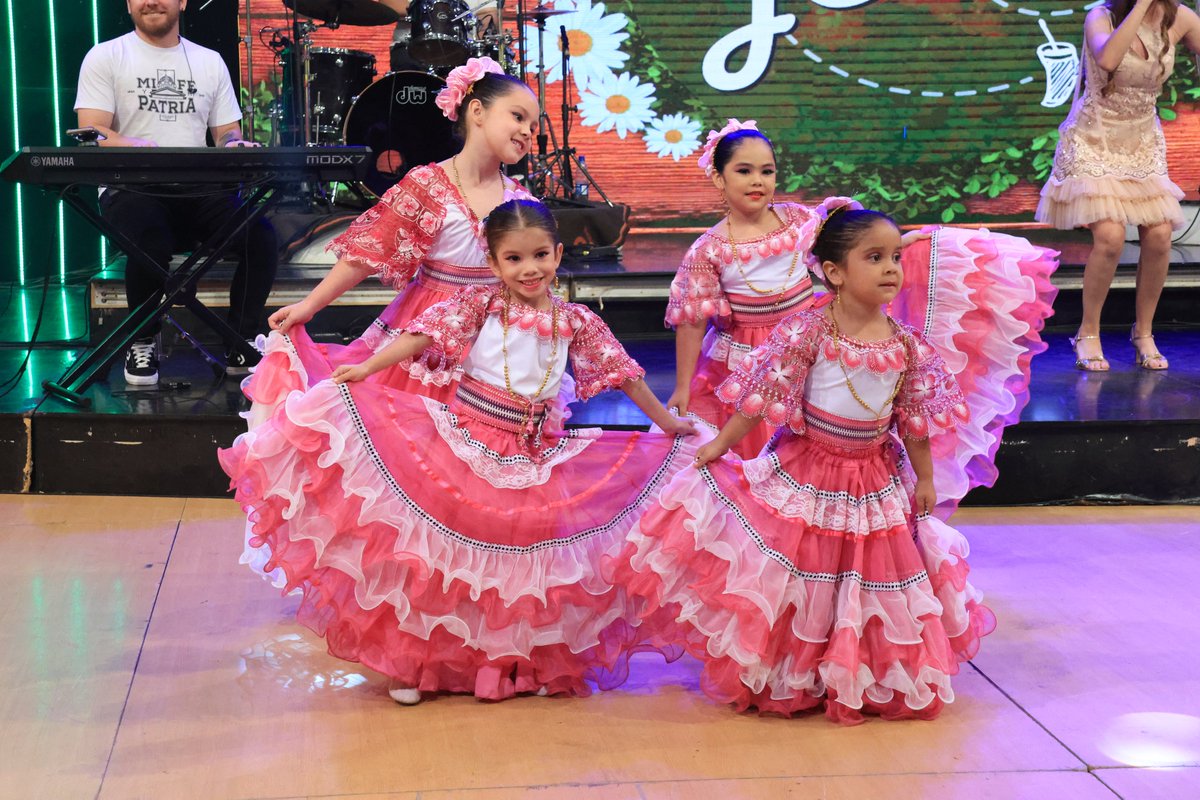 tererejerepy's tweet image. ¡Ñambeña! Ojerokykua las bailarinas de CIMART Danza y Centro Fitness de Luque 🤩

#tererejerepy por #telefuturopy