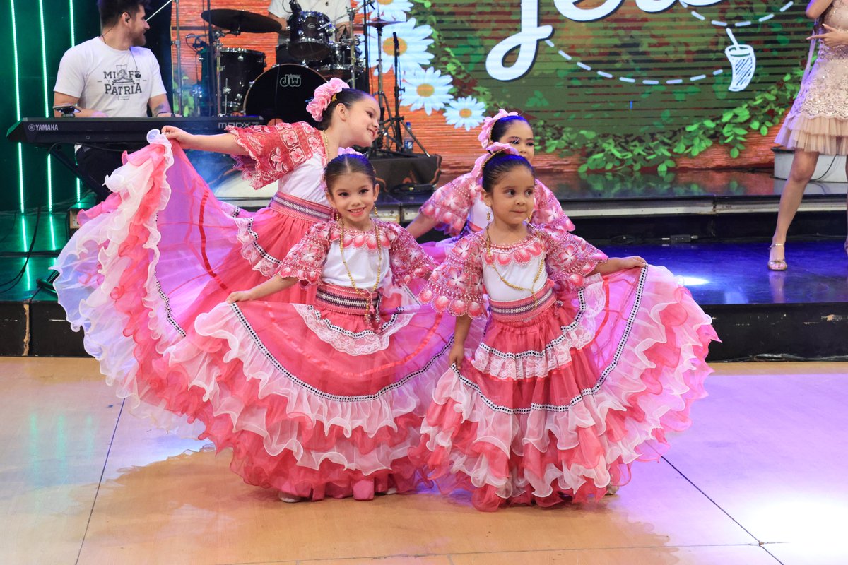 tererejerepy's tweet image. ¡Ñambeña! Ojerokykua las bailarinas de CIMART Danza y Centro Fitness de Luque 🤩

#tererejerepy por #telefuturopy