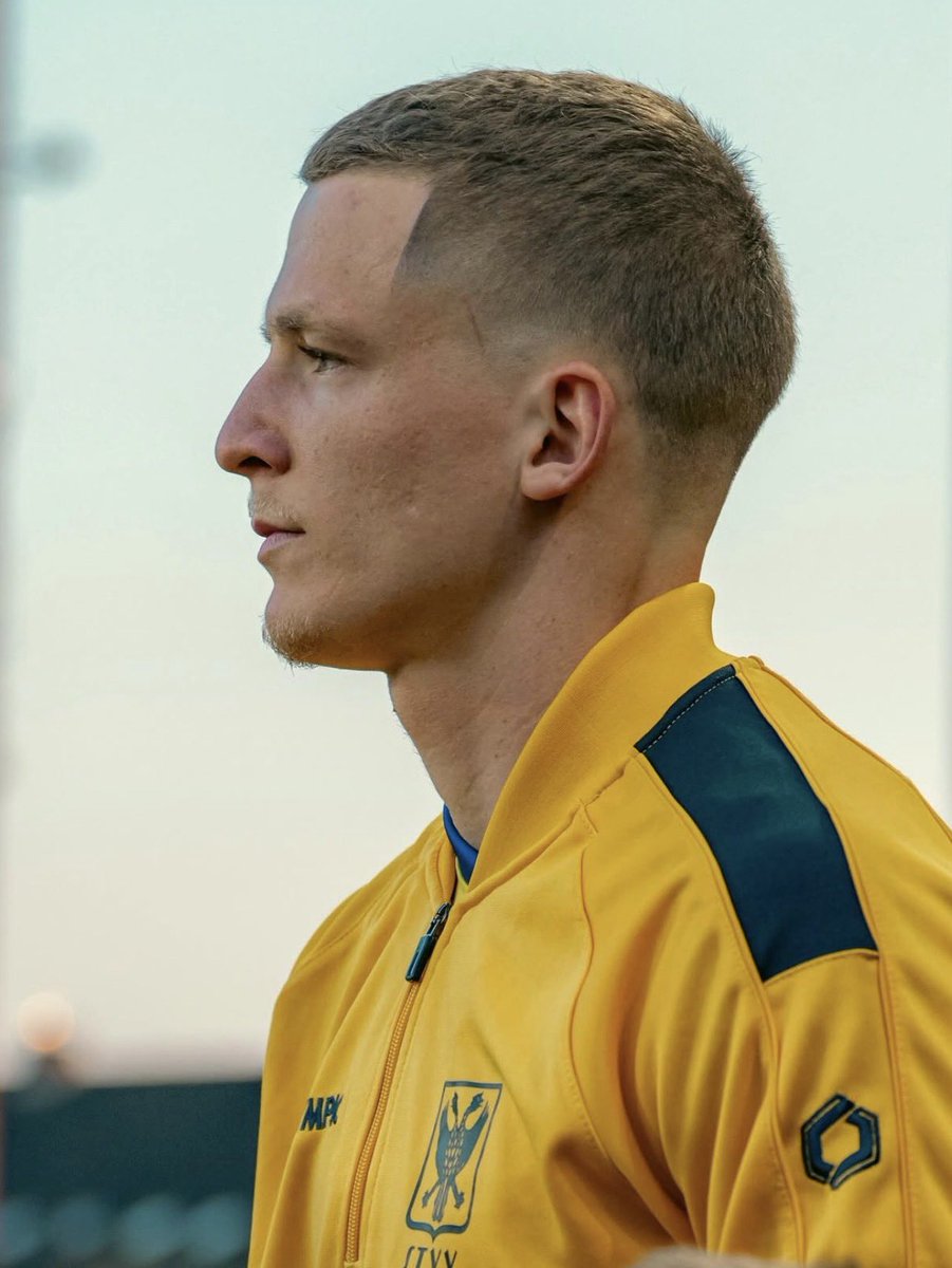 sachatavolieri's tweet image. 🚨🐣 Things are moving for Robert-Jan Vanwesemael! While STVV announced activating its one-year contract option, there is still a very large gap between the player’s expectations and Saint-Trond’s offer to sign a new deal.

🇧🇪 As things stand, the Belgian right-back is closer to