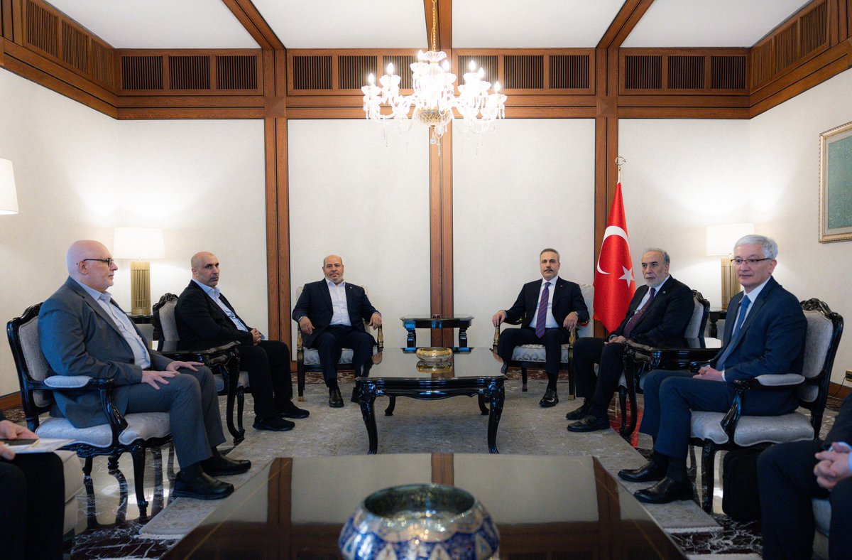 Dışişleri Bakanı 
Sayın Hakan Fidan 

Hamas Siyasi
Büro Üyesi
Halil Hayye
başkanlığındaki Hamas
Heyeti ile Ankara’da görüştü.
<a href="/HakanFidan/">Hakan Fidan</a>