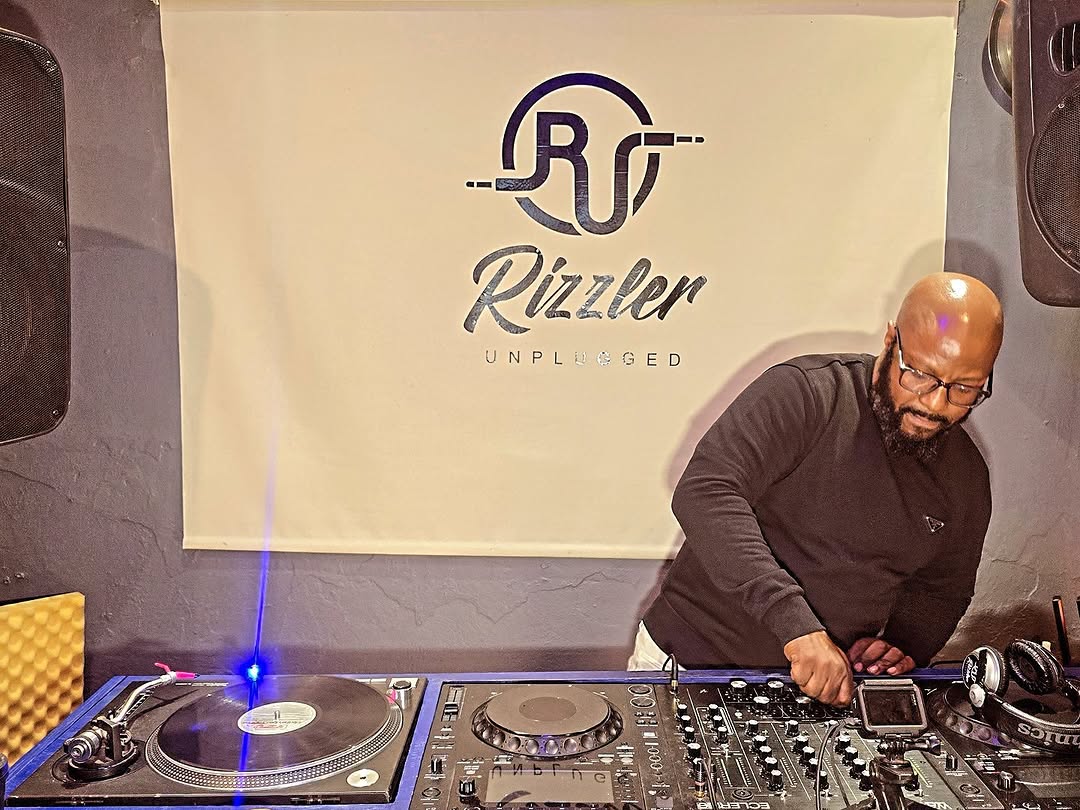 ℝ𝕚𝕫𝕫𝕝𝕖𝕣 𝕌𝕟𝕡𝕝𝕦𝕘𝕘𝕖𝕕 tweet media