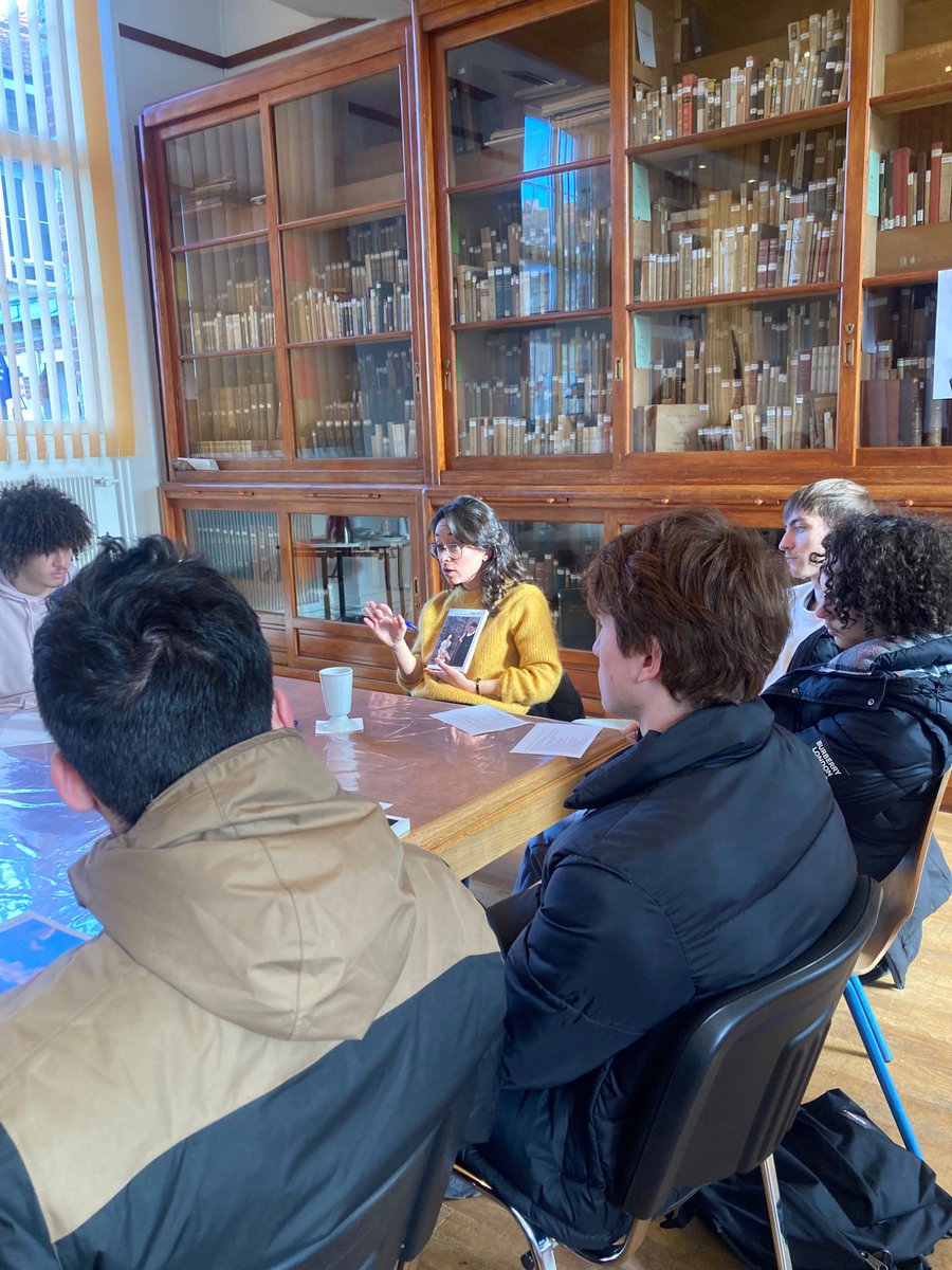 CDIBrisson's tweet photo. 😊🗣️Encore une chouette rencontre pour la classe pilote (1ère modeleurs/fondeurs) du dispositif Lycéens Apprentis Livres et Auteurs d’Aujourd’hui, avec  la traductrice Margot Nguyen Beraud. « La sœur que j’ai toujours voulue » un roman d’Andrea Abreu qui secoue! @ciclic https://t.co/fCrSHmfXQC