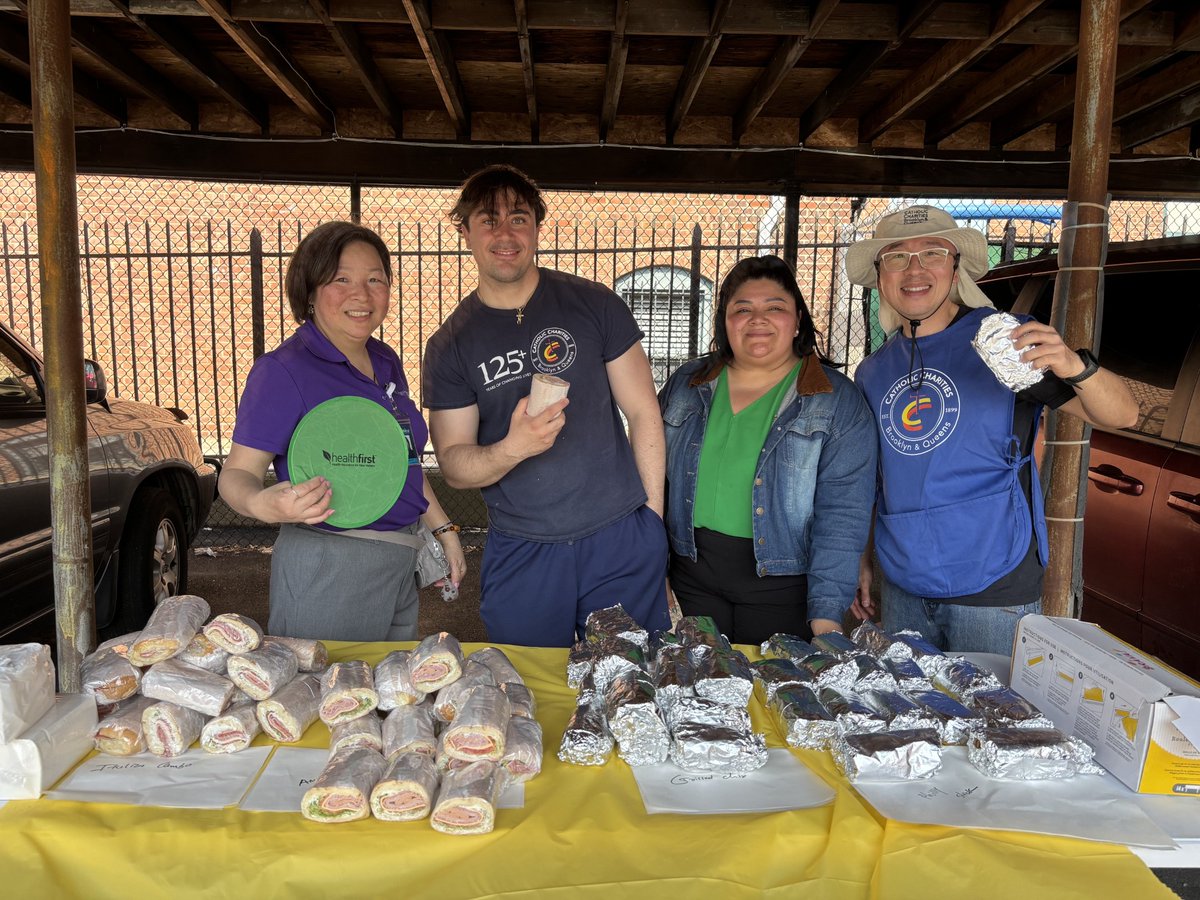 CathCharitiesBQ's tweet image. Shout out &amp;amp; thank you to @HealthfirstNY for sponsoring today’s lunch for our community partners, staff &amp;amp; volunteers at #CCBQ's Live it Up in #Flushing, #Queens! 💙

#CCBQCares #BetheSolution #StrongerTogether #HealthyCommunity #WellnessForAll #CommunityCare #HealthFair #LiveWell