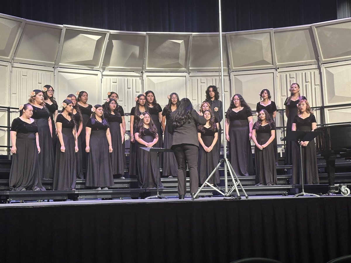 vlara_82's tweet photo. Outstanding performance by our Ranger Choir at UIL competition! 🎵🎼

Now we await results 🤞🏽@Riverside_4ever https://t.co/kLFiLaXtl2