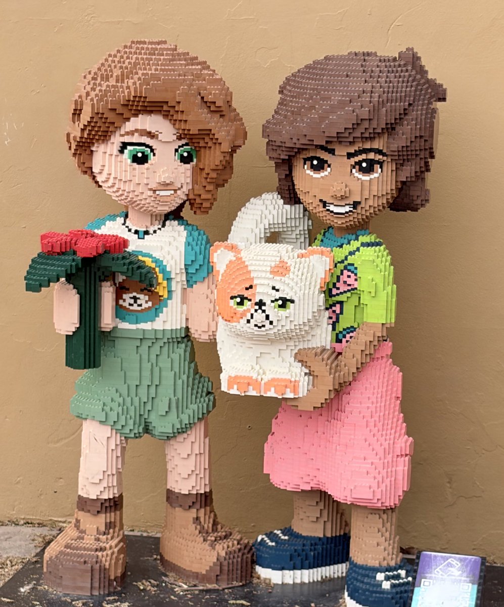v4mpgrrl's tweet photo. cutesy things i saw at legoland ! https://t.co/Op1MTXNwfe