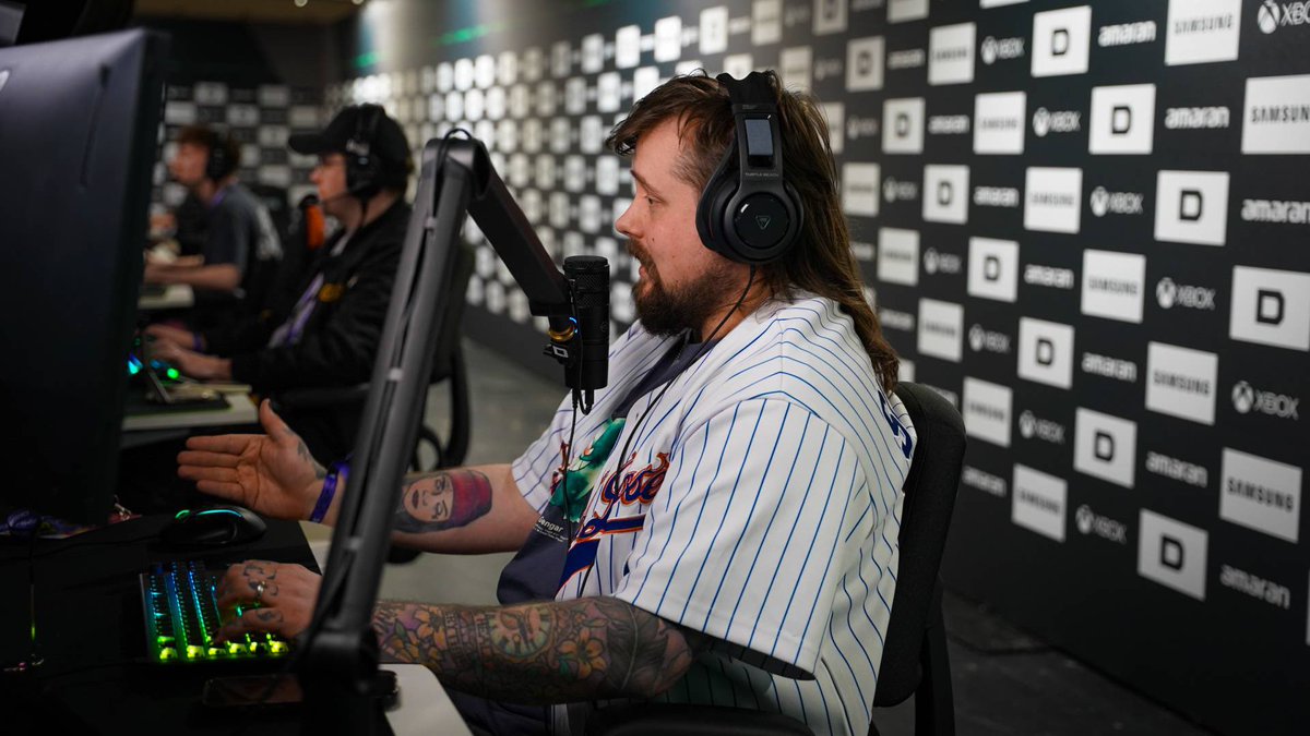 Shout out to <a href="/phasegames/">Cait</a> for go caught me clearly upset by something whilst playing <a href="/LoLUKN/">League of Legends // UK, IE & Nordics</a> at @dreamhack although it didn’t go smoothly however it was fun

Also my mullet do be mulleting sheesh!