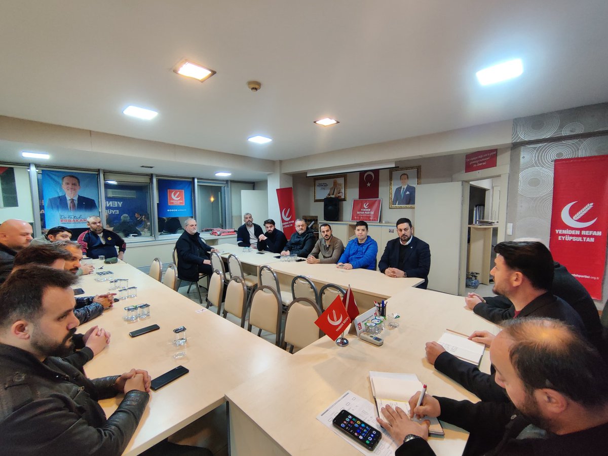 rpeyupsultan's tweet image. Biz hazırız, Eyüpsultan hazır! 💪
​Haftalık Yönetim Kurulu Toplantımızı gerçekleştirdik. Gündemimiz: Eyüpsultan’ın geleceği, çözüm bekleyen sorunlar ve sahada yürüteceğimiz yeni çalışmalar.
​Gittiğimiz her kapıda, sıktığımız her elde Yeniden Refah var! 
#eyupsultan