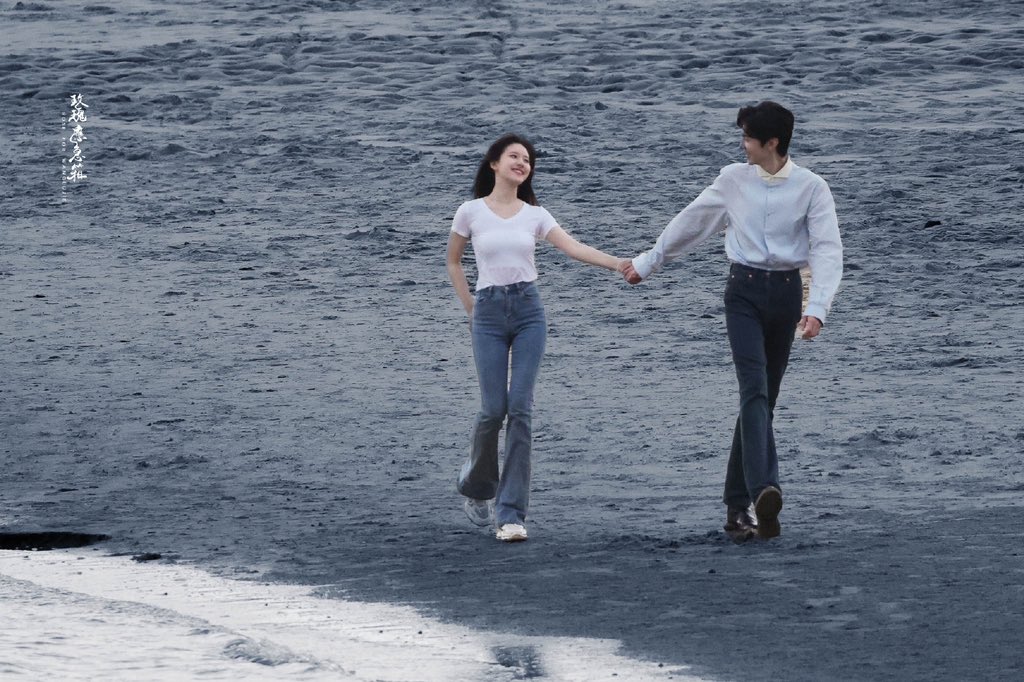 youniebear's tweet image. big 2026 and we are still getting new hd pics of our sangzhi and duan jiaxu during their proposal scene 🥺🩵

these are just sooooo beautifully taken 

#hiddenlove