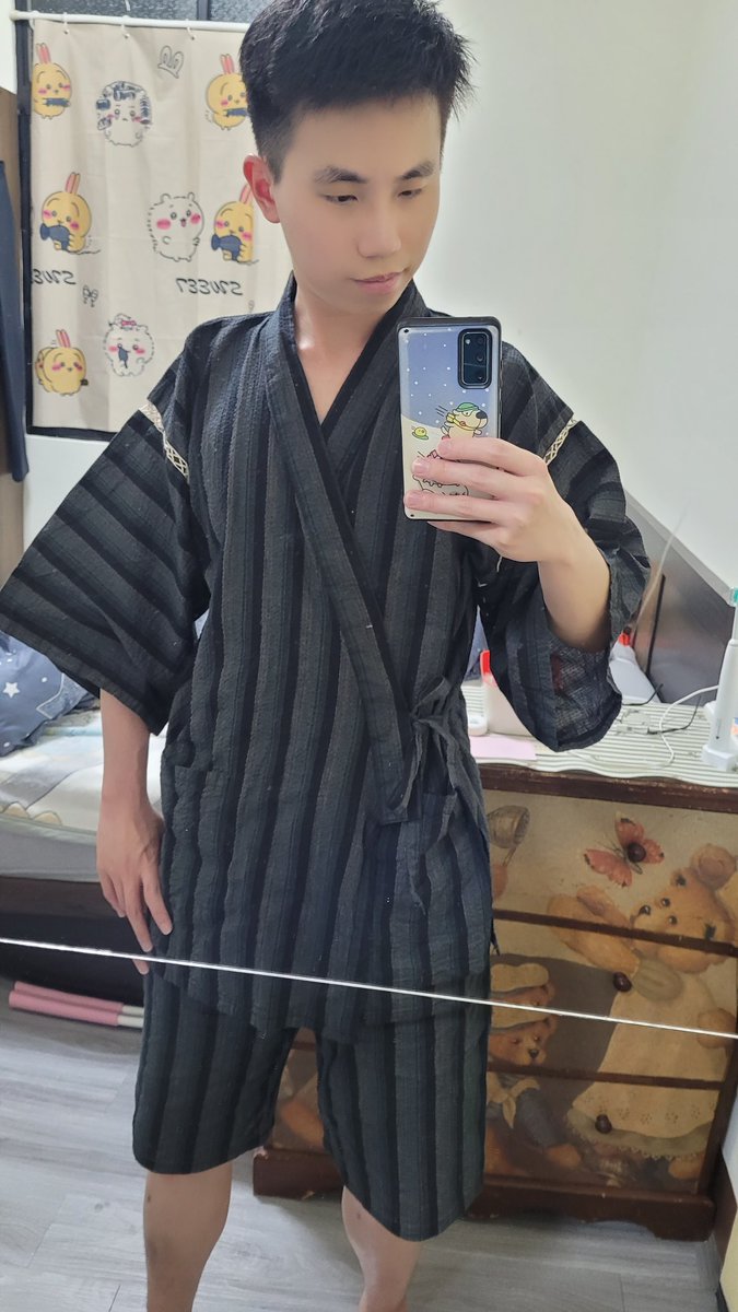 Lu989304's tweet photo. 甚平似乎意外地色氣(? https://t.co/Eq7LfE7VsK