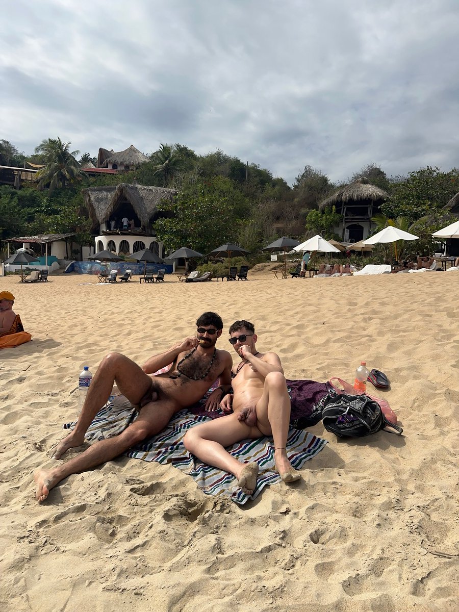 Sharing a cookie with <a href="/Don_Faust1789/">Don_Faust</a> at <a href="/Zipolite_Beach/">Zipolite Nude Beach</a> 🍪🌊

<a href="/Visita_Zipolite/">Visita Zipolite</a>