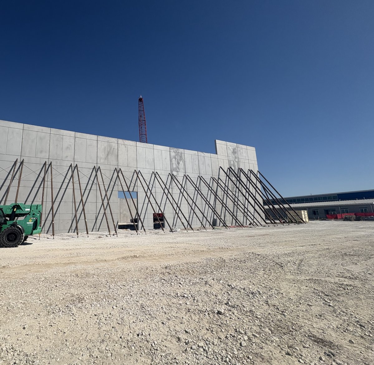 Crossland_Inc's tweet photo. New performing arts center at Carthage High School
Prefab panels built ahead. Midwest Division putting it all together on site!
#CrosslandPrefab #MidwestDivision https://t.co/Bx7PbVWfe6