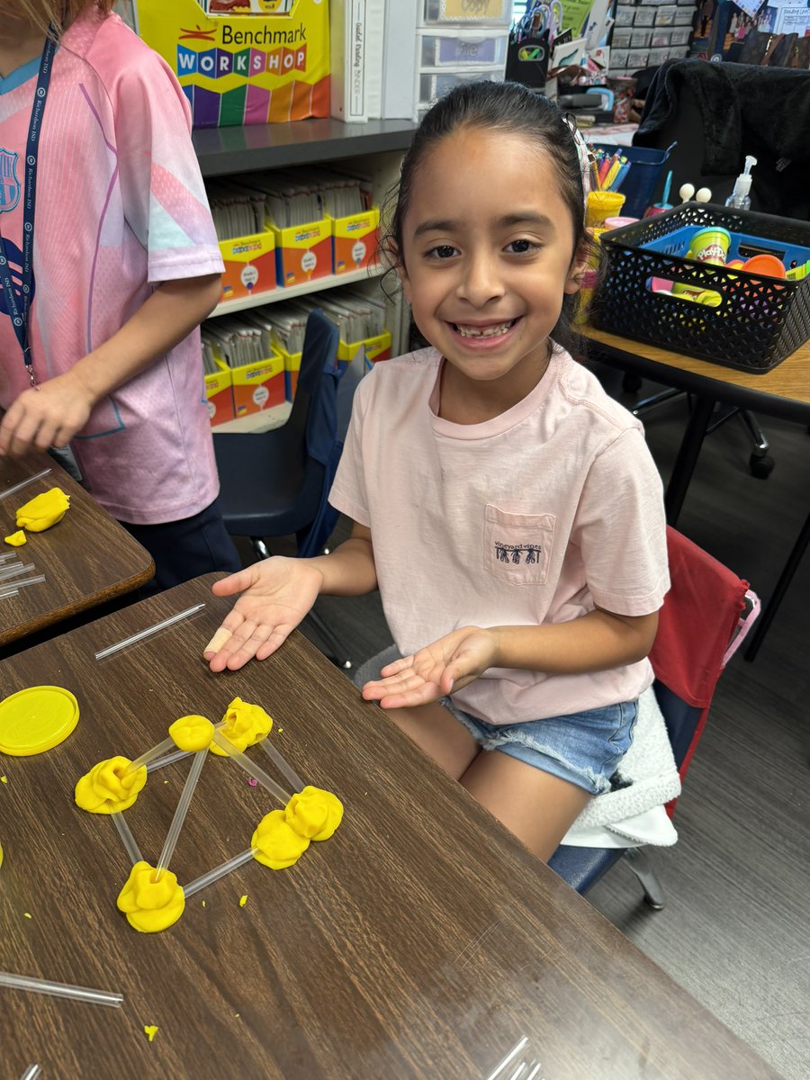 MsKCravens's tweet photo. Creating 3D shapes! @canyoncreekrisd https://t.co/myIq1vCDmD