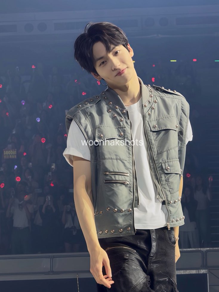 christine ☆ tweet media