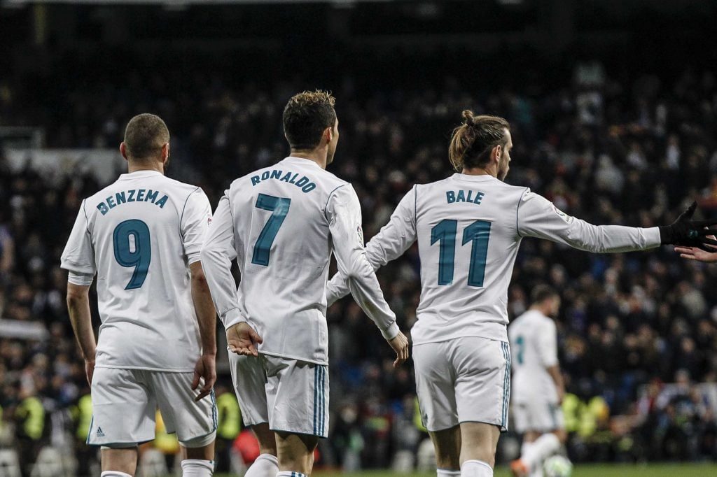 Basie23420297's tweet photo. @s0und9 @Ray_RMCF Not who. What?! Because none of these things were normal. Looking at football now, i get agitated, because of the level of entertainment they brought. Y had to be there. https://t.co/wY9TznOai2