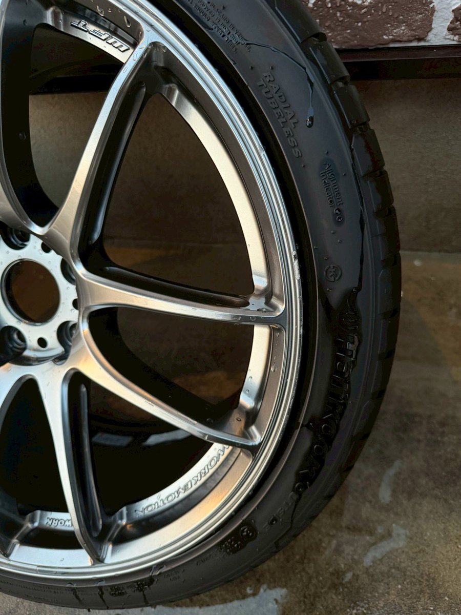 みるくさん tweet media