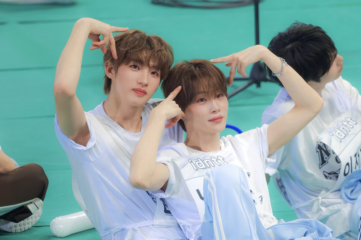 Punch_212's tweet photo. #AprilFoolsDay 🌀
#idntt #아이덴티티 #김희주 #남지운 https://t.co/CwIDZ612Ib