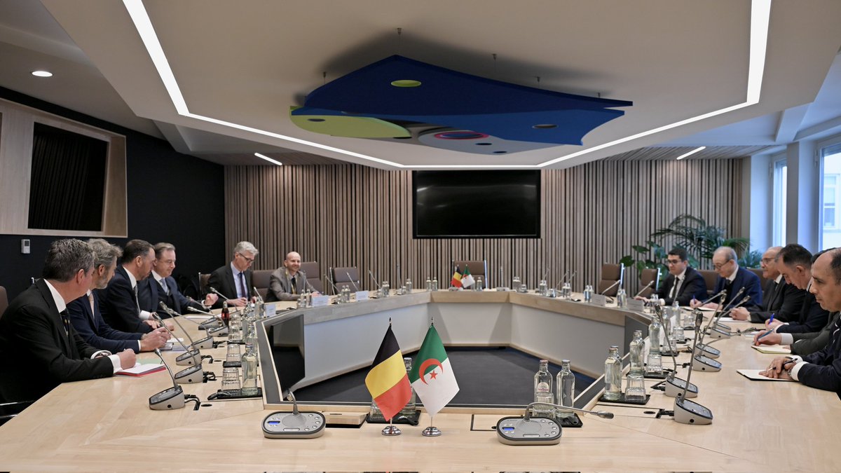 Algeria_MFA's tweet photo. في إطار زيارته الرسمية إلى مملكة بلجيكا، استُقبل وزير الدولة، وزير الشؤون الخارجية والجالية الوطنية بالخارج والشؤون الإفريقية، السيد أحمد عطاف، مساء اليوم ببروكسل، من قبل رئيس الوزراء البلجيكي، السيد @Bart_DeWever 
🇩🇿🇧🇪 https://t.co/bbZX9fCbYb