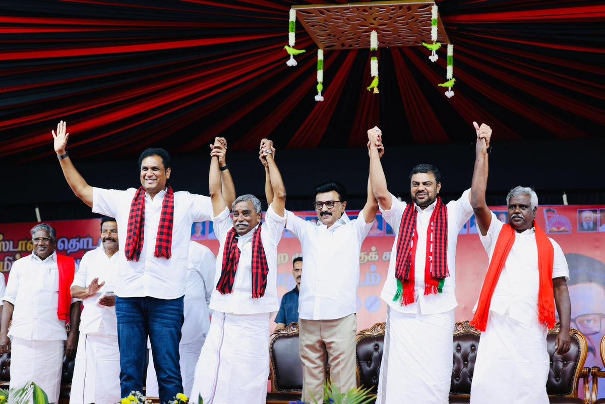 Basith_civil's tweet photo. 🖤♥️மீண்டும் நாங்கதான் தமிழ்நாட்டில் மீண்டும் முத்துவேல் கருணாநிதி ஸ்டாலின் தான் எங்கள் தலைவர் தான் மீண்டும் ஆட்சி பொறுப்பின் அதை எந்த கொம்பனாலும் மாற்ற முடியாது 
@mkstalin 
@Udhaystalin 
@TRBRajaa 
@kalaivanandmk 
@itwing_Tvr 
@SunTV https://t.co/GacD7NP3u5