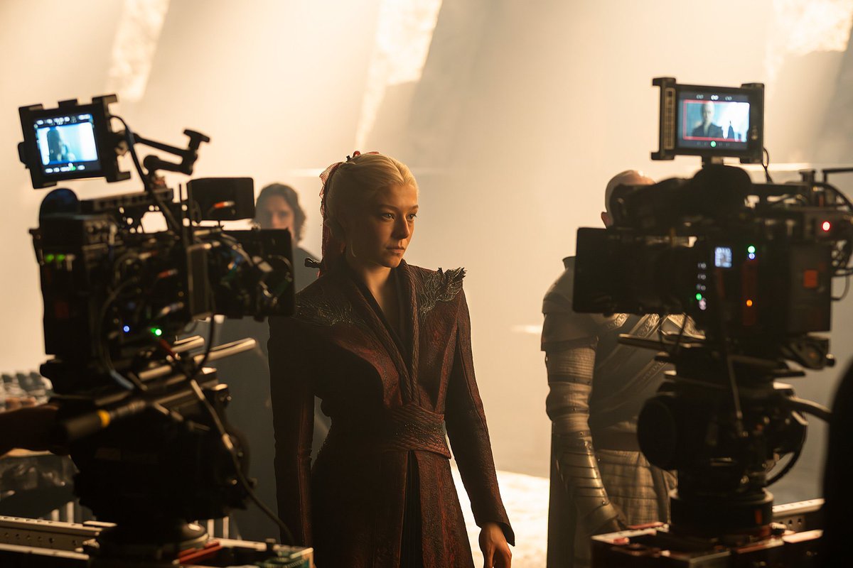 rhaenyra targaryen scenes tweet media