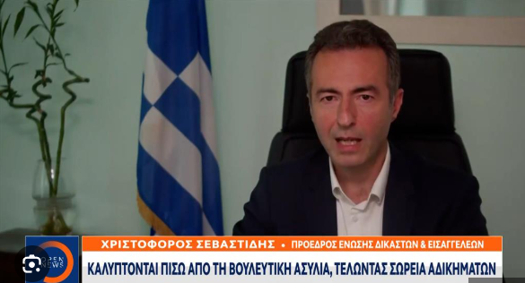 Matskos's tweet photo. ...για να μην σχολιάσω τίποτε άλλο... νομίζω ότι η σημαία είναι ανάποδα... https://t.co/hbbkGXyPMu