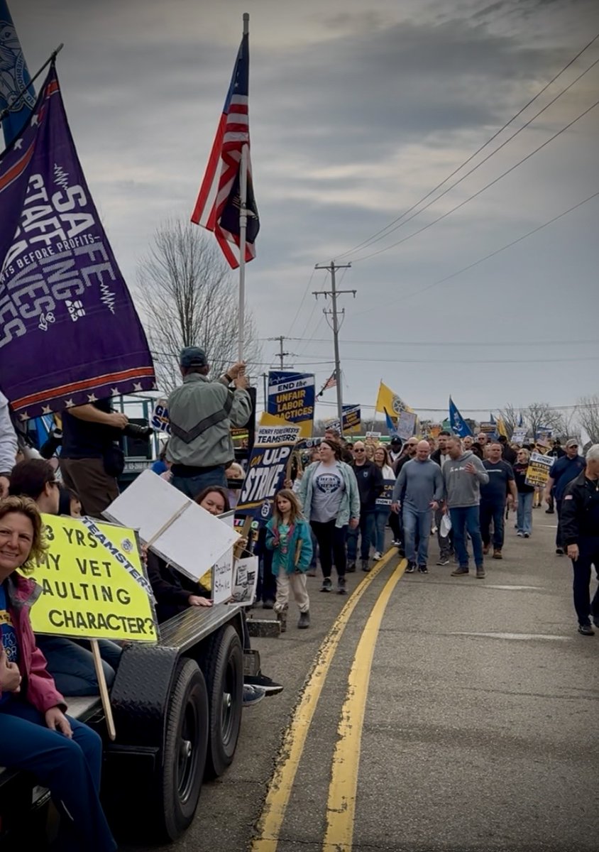 swanson4mi's tweet image. On the line today with @Teamsters Local 332 nurses and General President Sean O’Brien.
More than 210 days. Through the elements. Standing up for their patients. That’s what solidarity looks like.
I’m proud to stand with you.
#Solidarity #Teamsters #ProtectServeUnify
