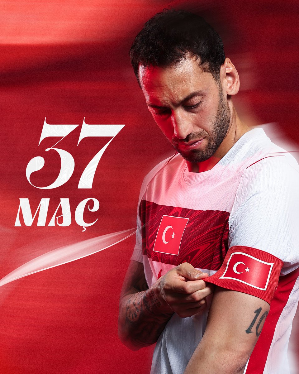 MilliTakimlar's tweet photo. Rekor! 👏

Hakan Çalhanoğlu, kaptanlık pazubandı ile bugün 37. kez sahada yer alarak, A Millî Takımımızda kaptan olarak en çok maça çıkan oyuncu oldu. 🇹🇷

Nicelerine, hep birlikte kaptan! 🧿

#BizimÇocuklar🇹🇷 | #FIFAWorldCup | #TürkÖndeTürkİleri https://t.co/jpbpIqycLV