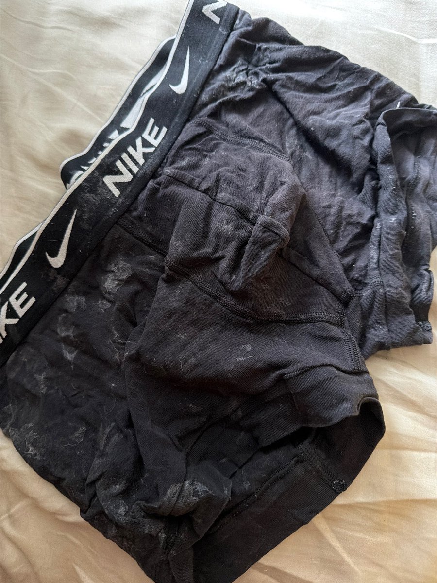 peakylad89's tweet photo. Wanna get your nose and tongue in that rag piggies? 🐽😵‍💫 could be yours 😈😈 DM✍🏻 https://t.co/myLIJM9gXG