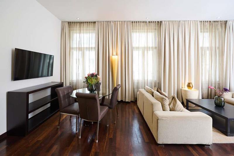 hotelzad's tweet photo. أفضل شقق فندقية عائلية في #فيينا قريبة من شارع ماريا هلفر وساحة ستيفن بلاتز وشارع كارتير شتراسه للتسوق والمشاة ومناسبة للمسافرون العرب إلى #النمسا 🇦🇹🇦🇹

رابط الشقق مع خصم 15% في Booking:🏨🥳

https://t.co/tnNivzsYDb

حجز فنادق وشقق فندقية في #لندن #مانشستر #ادنبرة #ليفربول #بريطانيا #باريس #فرنسا #انسي #كان #ستراسبورغ #جنيف #انترلاكن #زيورخ #لوغانو #سويسرا #فيينا #زيلامسي #سالزبورغ #النمسا #برشلونة #مدريد #فالنسيا #مالاغا #اسبانيا #ميونخ #فرانكفورت #قارمش #بادن #المانيا #دبي #الرياض #جدة #مكة #المدينة #الخبر #الدمام #الدوحة #قطر #الكويت