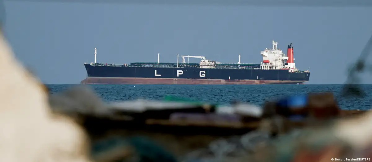 g1's tweet image. É #FAKE que vídeo mostre navios de guerra do Japão no Estreito de Ormuz; imagens registram exibição militar de 2022 glo.bo/s2zshn8