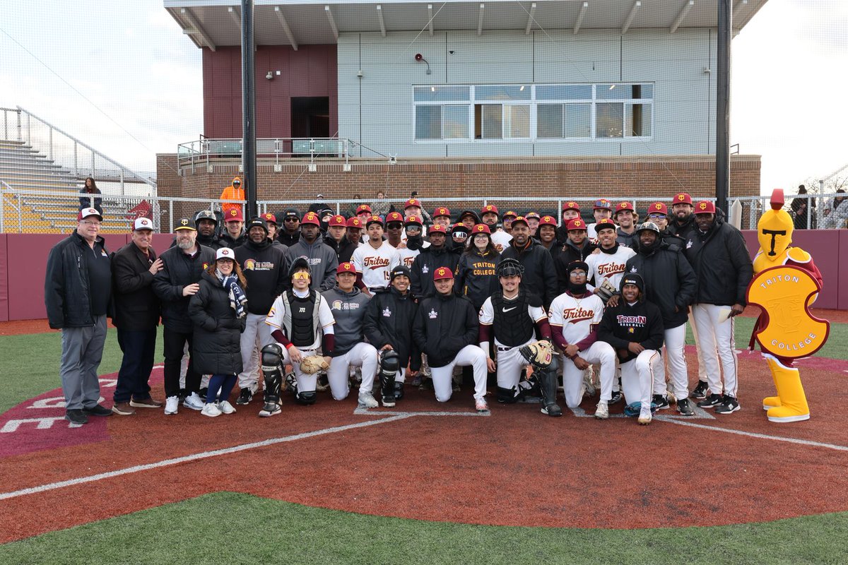 tritonalumni's tweet photo. What a night to remember! Reunion at the ballpark with Lance Johnson, great vibes, and even better company. Triton takes the win over Kennedy‑King. What a night to reconnect and continue the story of our legacy alumni—truly a special evening all around. @TC_Baseball1 https://t.co/Zmyl8kFcXA