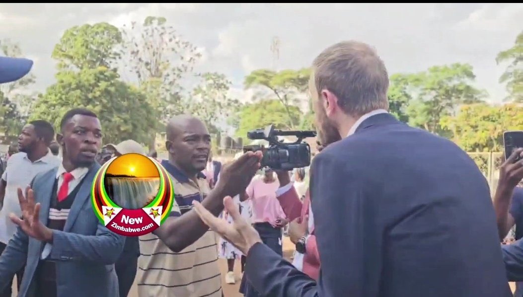BorisCde's tweet photo. This guy in a golf T shirt is the same guy who slapped @DougColtart inside City Sports. Let’s identify him too. REPOST‼️ https://t.co/nW7SYEaFpz