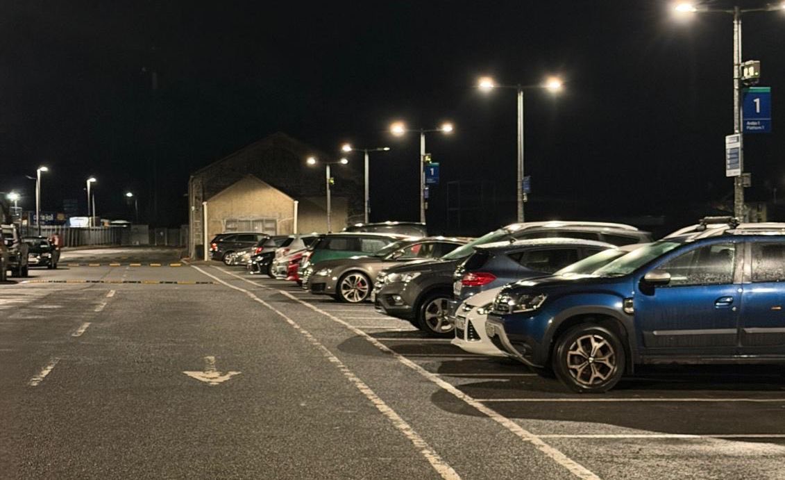 WestOnTrackIRL's tweet photo. Todays 05:28 at a busy Castlebar, a full 240km from Dublin. Extreme commuting in action. This platform will be wedged with direct services to the regional capital #galway by 2030 #westernrailcorridor #modalshift #connectingthewest @davidmcw @MayoDotIE @mayotourism @castlebarNOW https://t.co/FsZmlVNRHS