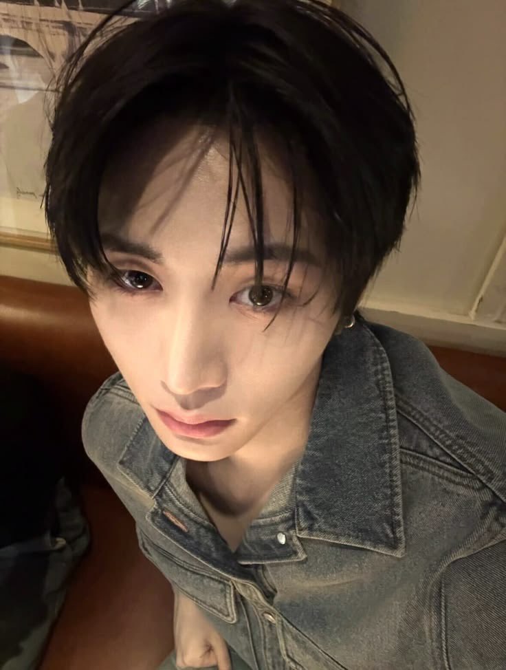 emosoobie's tweet image. look at me not him &amp;gt;_0

#ODSD #ONEDOORSelcaDay #TAESAN @BOYNEXTDOOR_twt