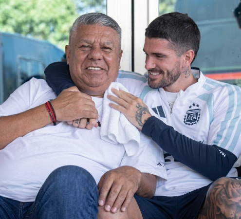 Al final Rodrigo de Paul Termino siendo el Secanuca 2.0 del Gordo Tapia. Como vas a plantear usar una camiseta para defender al termotanque de medialunas que arruino el futbol Argentino y encima se la choreo toda