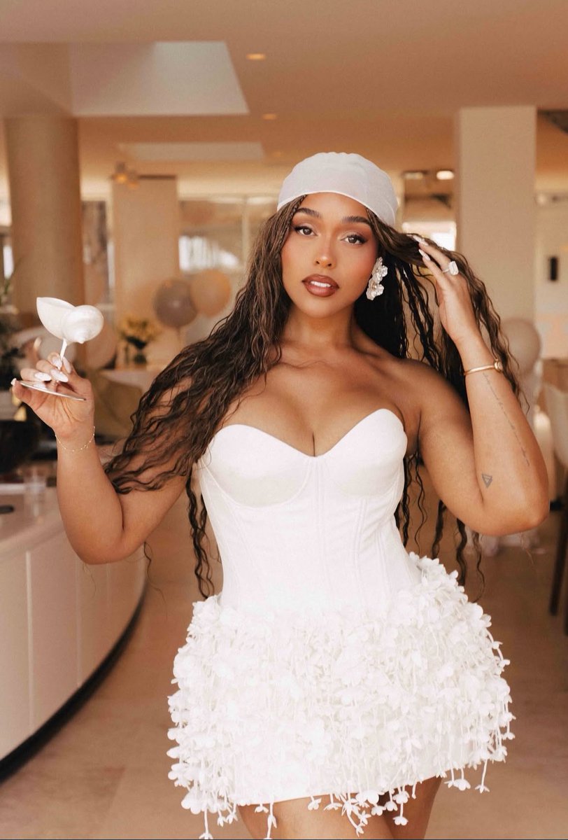 Bodega Baddie tweet media