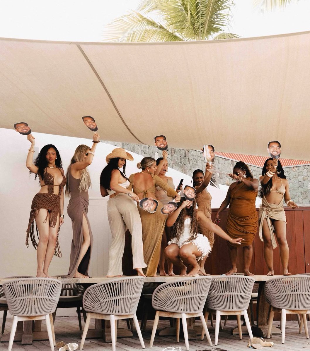 Bodega Baddie tweet media