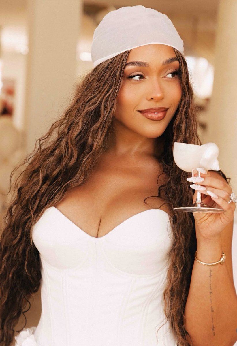 Bodega Baddie tweet media