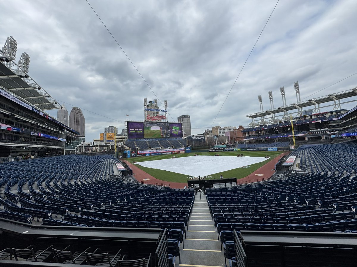 RuiterWrongFAN's tweet image. New backstop at Progressive Field. #Guardians
