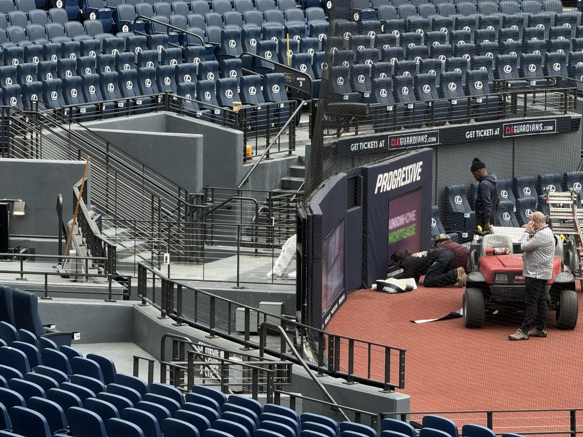 RuiterWrongFAN's tweet image. New backstop at Progressive Field. #Guardians