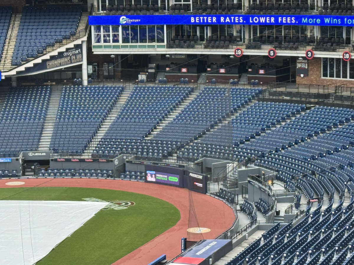 RuiterWrongFAN's tweet image. New backstop at Progressive Field. #Guardians