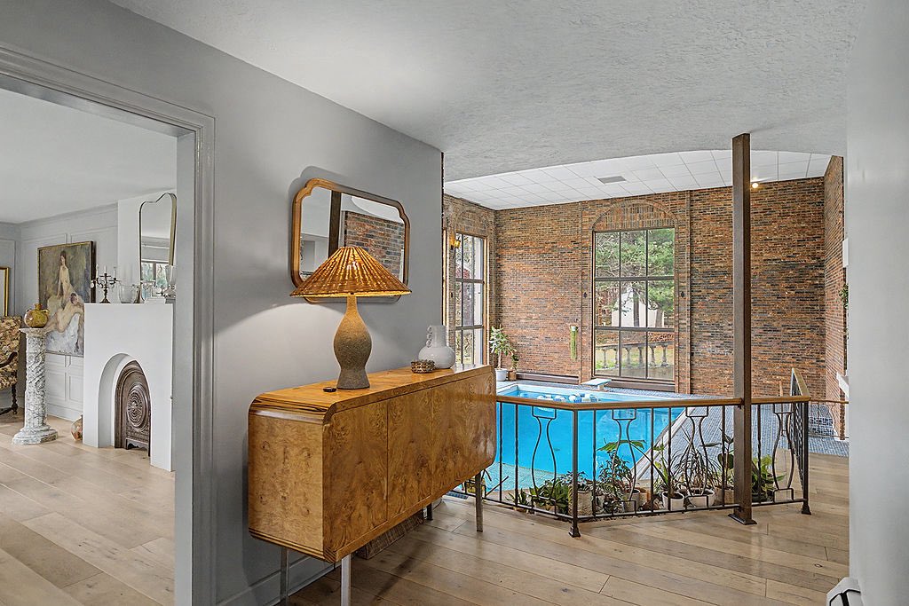 Zillow Gone Wild 🏡 tweet media